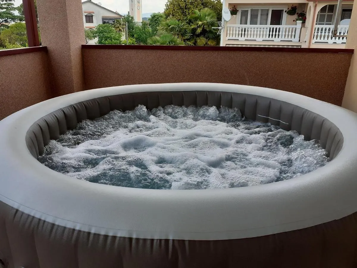 Apartment Mila With Whirlpool 马林斯卡 0*,