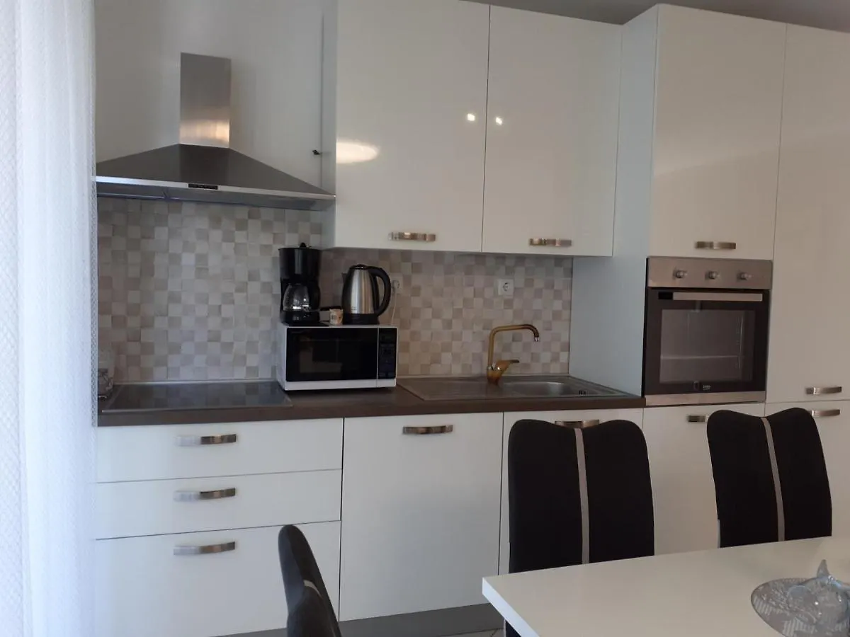 Apartment Mila With Whirlpool Malinska