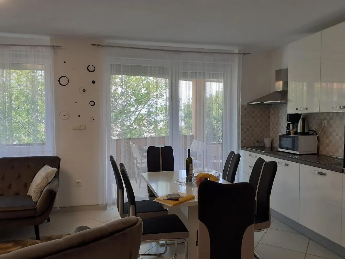 Apartment Mila With Whirlpool Malinska